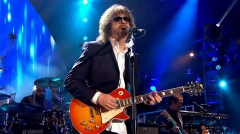 Jeff Lynne's ELO Premiere New Song, “When I Was a Boy” | Guitar World