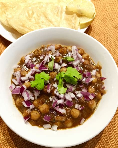 Chole Puri (Spicy Chickpeas and Indian Fried Bread) - Heartycooksroom