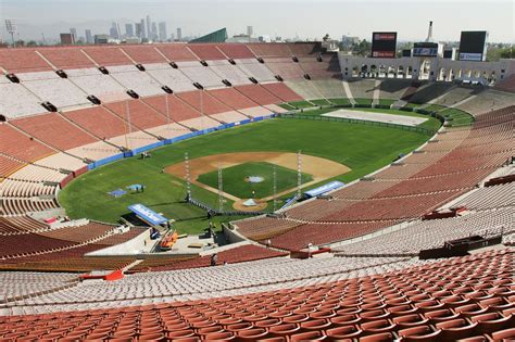 Dodgers video: LA Coliseum exhibition vs. Red Sox, 2008 - True Blue LA