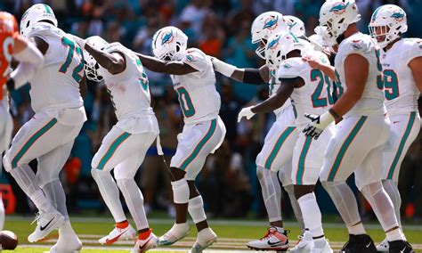 Dolphins dominate Broncos, become 4th NFL team ever to…