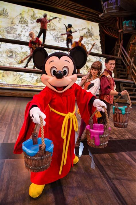 First Look: Mickey Mouse and Friends Onstage for ‘Mickey and the Magical Map’ at Disneyland Park ...