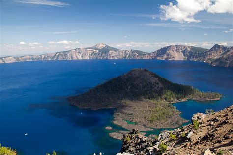 The Magnificent Crater Lake National Park - Adventure Travel Buzz