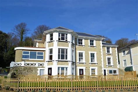 Cottages by a beach on the Isle of Wight | Classic Cottages