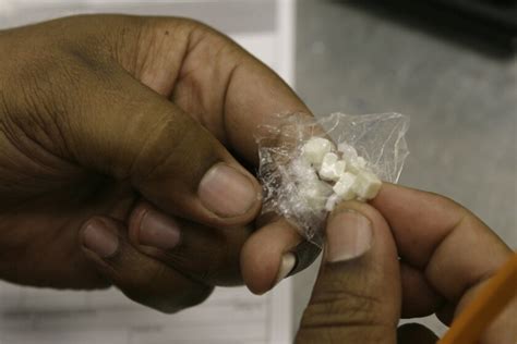 Calif. Senate votes to reduce penalties for sale of crack cocaine - Los ...