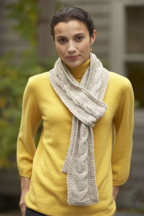 Simple Cable Scarf (Knit) | Bufandas, Lugares