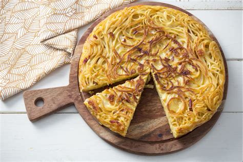 Spaghetti frittata - Italian recipes by GialloZafferano