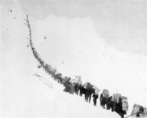 Amazing Photographs of Prospectors Carrying Supplies Ascending the Chilkoot Pass During the ...