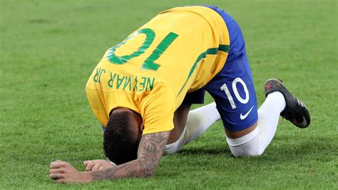 Neymar Limps Out Of Brazil's World Cup Practice With Apparent Injury - NESN.com