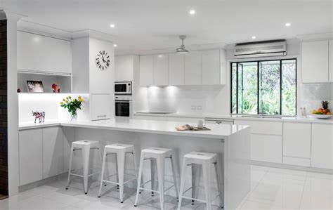White on white: Minimalist kitchen design - Completehome