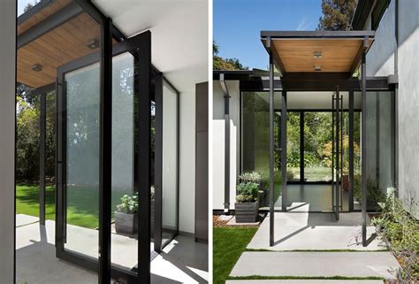 12 Extraordinary Houses With Glass Front Doors