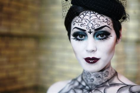 25 Black Halloween Makeup Ideas to Look Creepist this Year - Flawssy