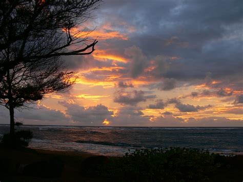 Kauai 2007 180 | Sunrise at Waipouli Beach Wailua - Kapaa | Jim Mullhaupt | Flickr