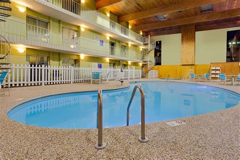 Ramada by Wyndham Marquette | Marquette, MI Hotels