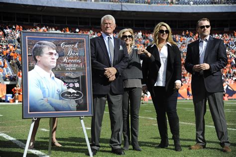 Former Denver Broncos Head Coach Dan Reeves Passes Away At Age 77 - CBS ...