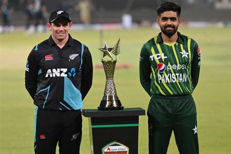 Tom Latham and Babar Azam pose with the trophy | ESPNcricinfo.com