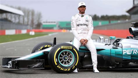 Lewis Hamilton Extends Mercedes Contract - Nationwide 90FM