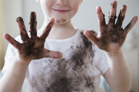 How to Remove Mud Stains From Clothing