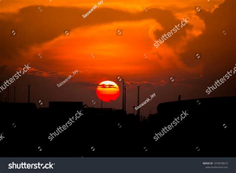 Closeup Sunset Orange Color Silhouette Building Stock Photo 1076078615 ...