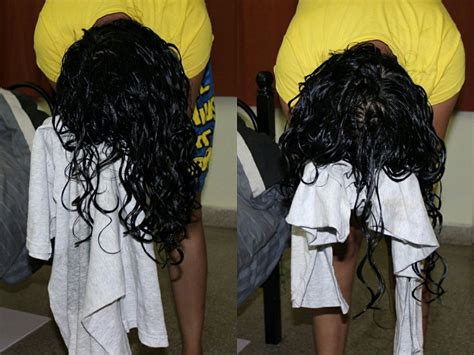 Scrunch with a T shirt to dry curly hair faster | CurlsandBeautyDiary