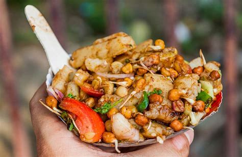 15 Street Foods in Delhi that make it a Paradise for Epicures