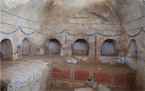 PEPLUM TV: Painted Roman Tomb Found in Corinth