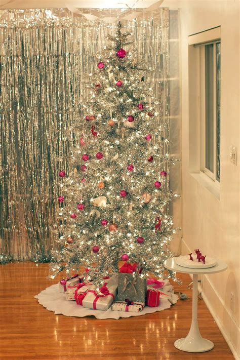 20+ Decorating A Silver Tinsel Christmas Tree – The Urban Decor