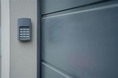 4 Simple Steps to Reset a Clicker Garage Door Keypad Without a Code