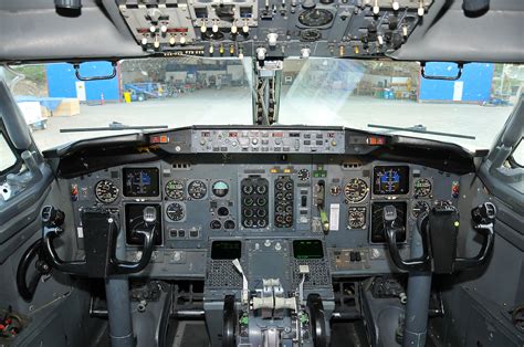 Boeing 737-400 cockpit | Simon Blakesley Aviation and Outdoor