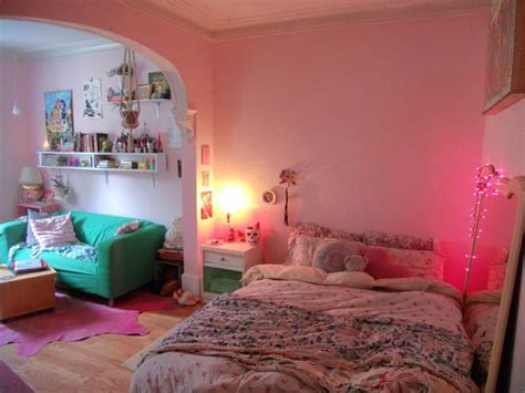 Feeling nostalgic? 90s bedroom décor you can still own! - The Style Index