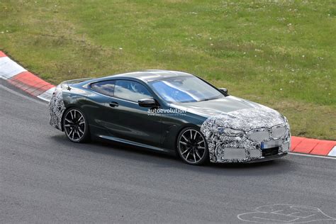 Facelifted 2023 BMW 8 Series Caught Testing With New Infotainment Screen - autoevolution