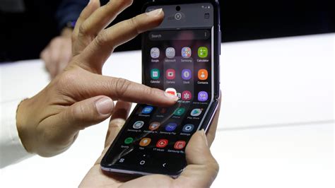 Samsung unveils bendable touchscreen phone | wfmynews2.com