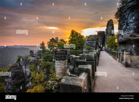 Bastei bridge, Bastei at sunrise, Elbe Sandstone Mountains, Rathen ...