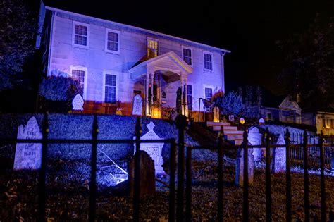 Create Spooky Halloween Effects With Smart Home Lighting and Sound | Digital Trends