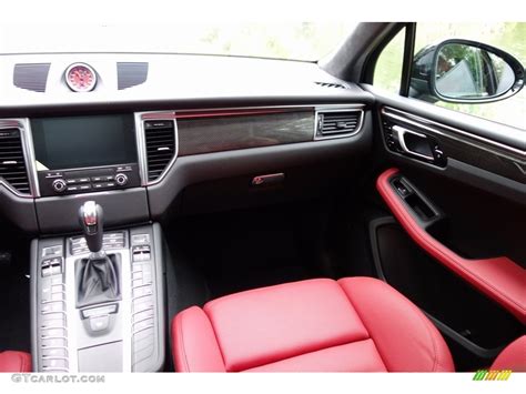 2018 Porsche Macan Turbo Black/Garnet Red Dashboard Photo #130023049 | GTCarLot.com