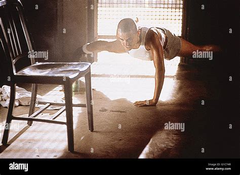 Demi moore g i jane hi-res stock photography and images - Alamy