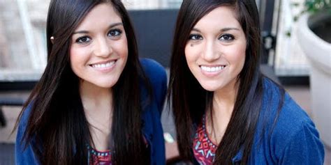 How Identical Twins In College Handle Dating | HuffPost