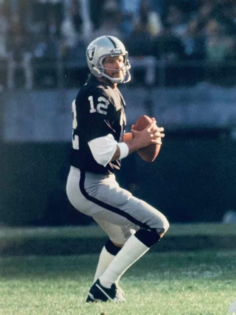 Ken Stabler on Twitter: "Snake setting up to pass in a 1977 game…looks like he’s zeroed in on ...