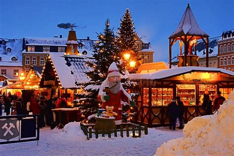 Christmas Market in Germany, christmas tree, snow, houses, town, lights, HD wallpaper | Peakpx