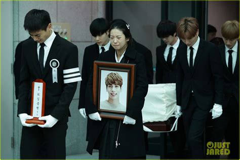 Jonghyun's Funeral Attended By His SHINee Bandmates: Photo 4003493 ...