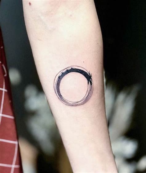 Discover more than 81 minimalist ouroboros tattoo - in.cdgdbentre