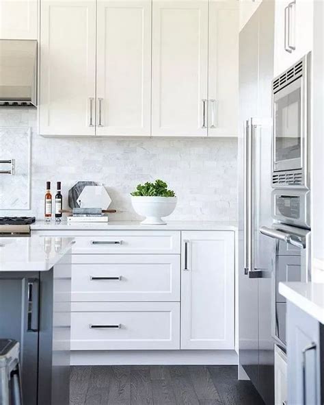 15 Popular Hardware Styles for Kitchens With Shaker Cabinets | White shaker kitchen cabinets ...