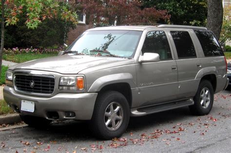 2000 Cadillac Escalade - Information and photos - MOMENTcar