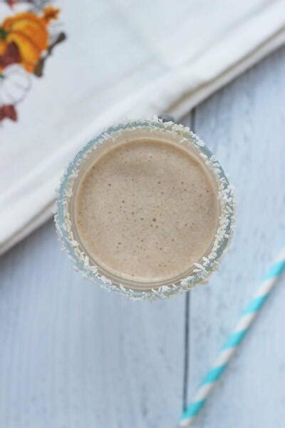 Snowball Delight: A Dairy Free Smoothie For The Holidays | RecipeLion.com