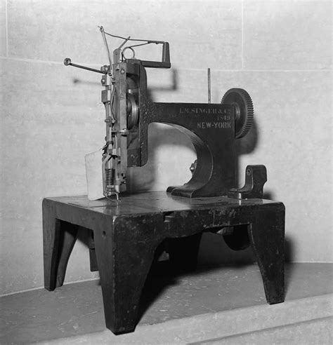 1849 Model Of The First Commercially by Everett | Antique sewing ...