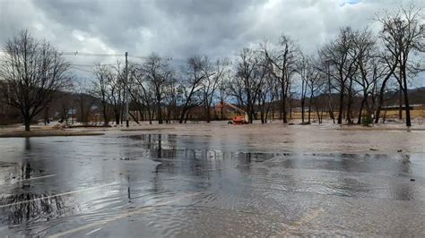 Pigeon River flooding in Pigeon Forge behind Christmas Place | wbir.com