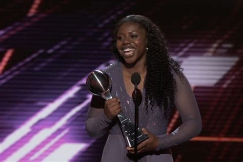 Notre Dame Basketball Star, Arike Ogunbowale, Wins Best Play At ESPYS - One Foot Down