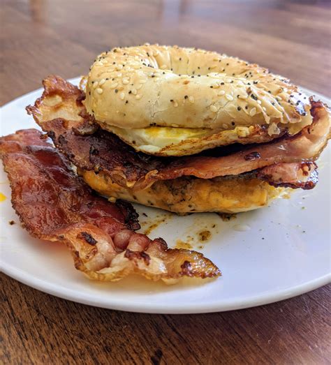 [Homemade] Fried Egg & Bacon Sandwich : food