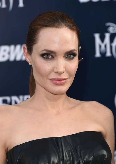 MALEFICENT World Premiere in Hollywood - Angelina Jolie - FilmoFilia