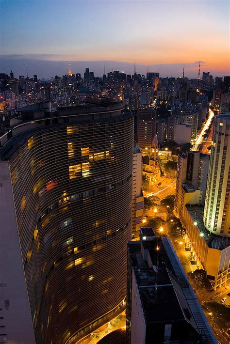 Edifícios Copan e Itália, dois marcos da arquitetura moderna em São Paulo