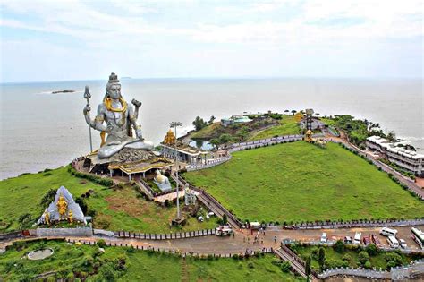 Murudeshwar Temple Karnataka | Tale of 2 Backpackers